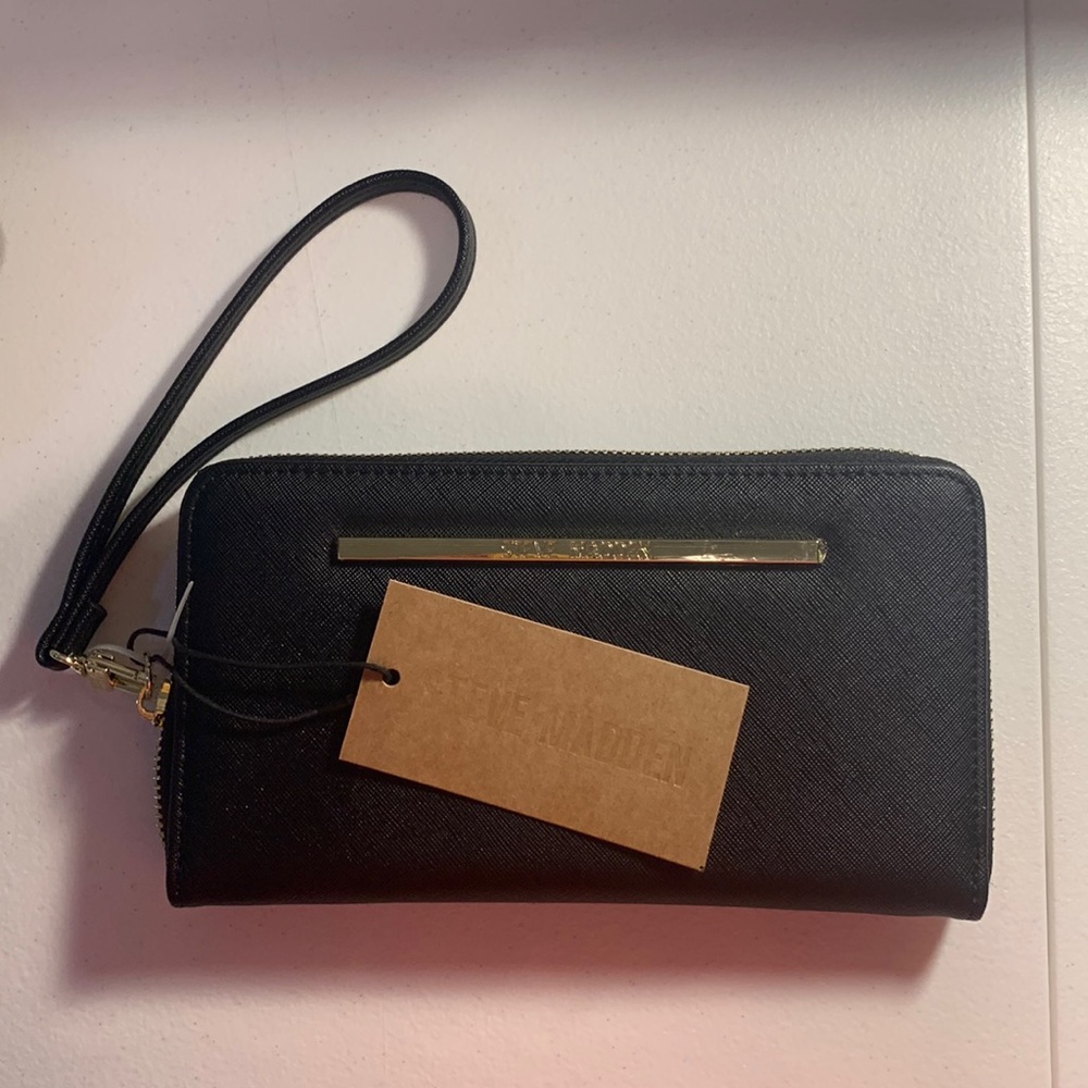 NWT Steve Madden Black Wristlet Bzippy